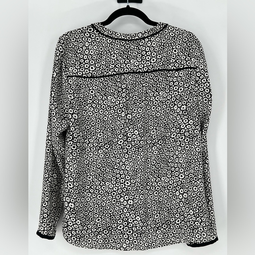 TALBOTS NWOT BLOUSE WHITE W/BLACK FLOWERS‎ BUTTON DOWN - Picture 4 of 5
